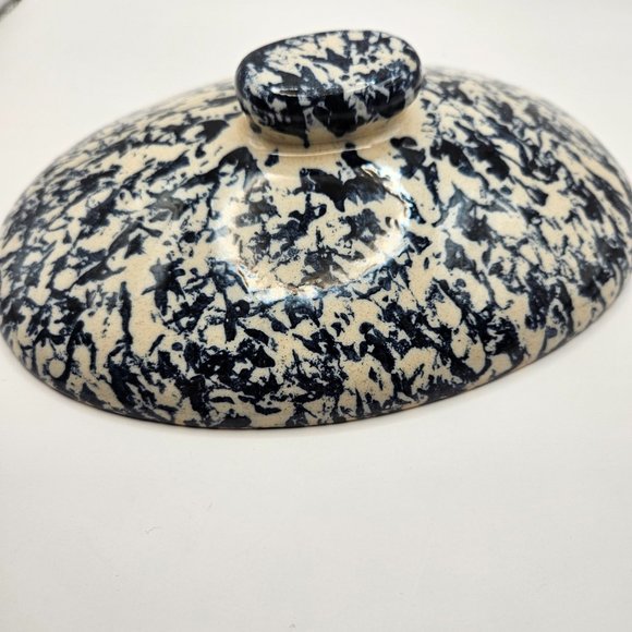 Stonewear Lidded Cassarole Dish. Green Sponged w/ Apple Design - Picture 2 of 9